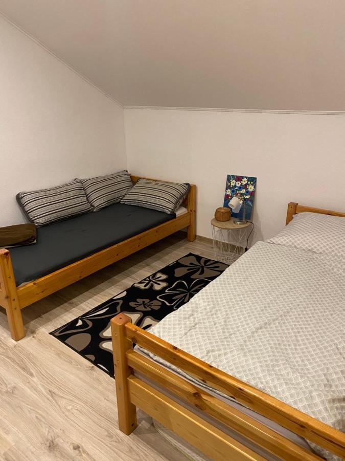 Prijemny Podkrovny Byt V Srdci Dechtic Dechtice Buitenkant foto